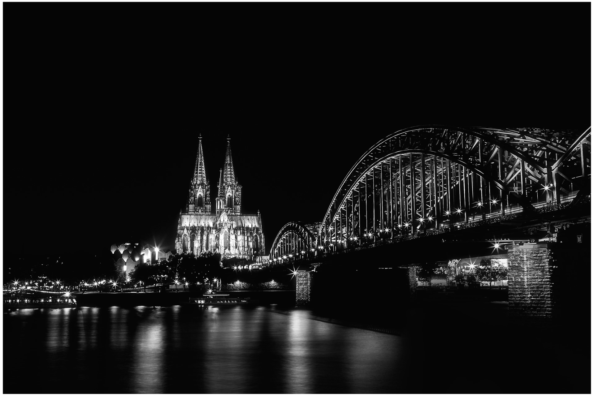 KoelnDomHohenzollernBrueckeBW