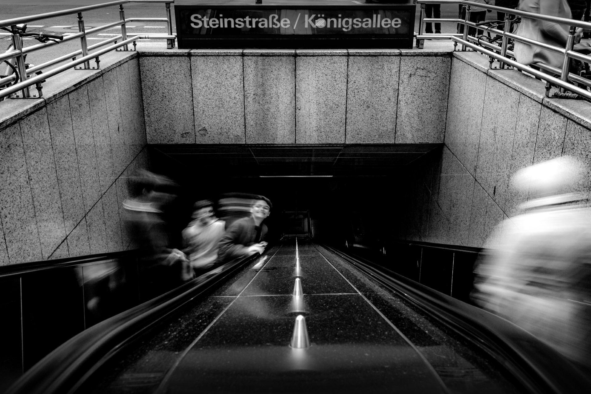 KommenUndGehenAufDerKoenigsallee